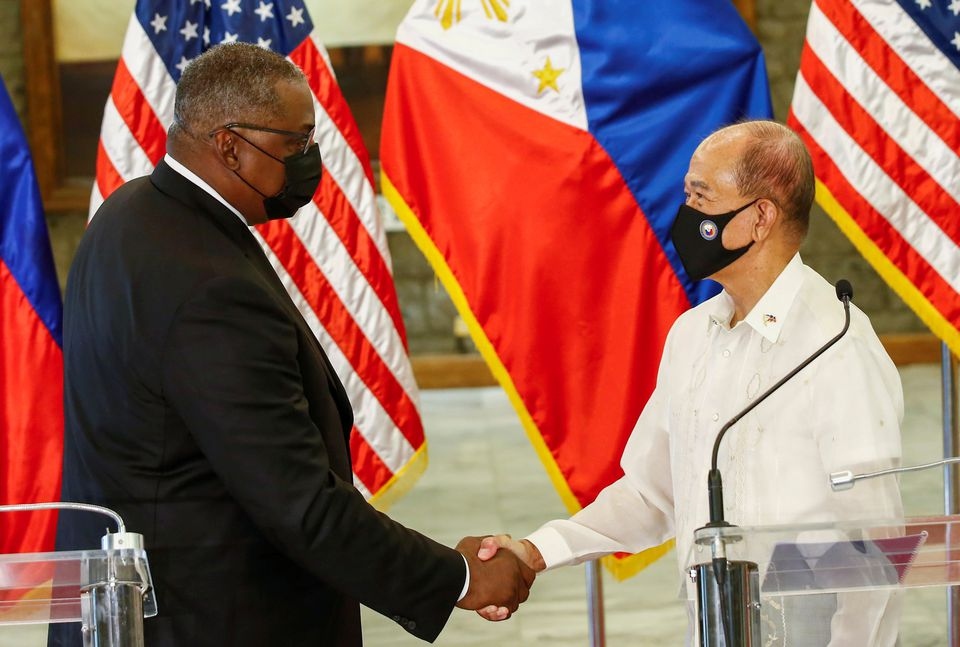 Philippines: Bắc Kinh hối thúc Manila ngừng xem xét lại Hiệp ước quốc phòng với Mỹ